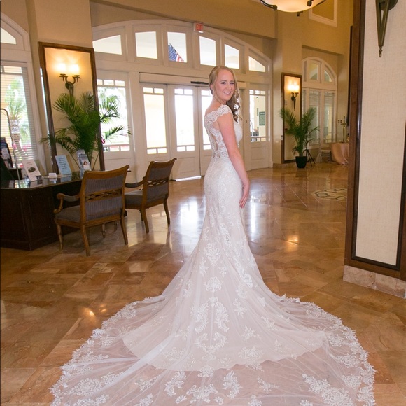 Essense of Australia wedding dress - Picture 6 of 7